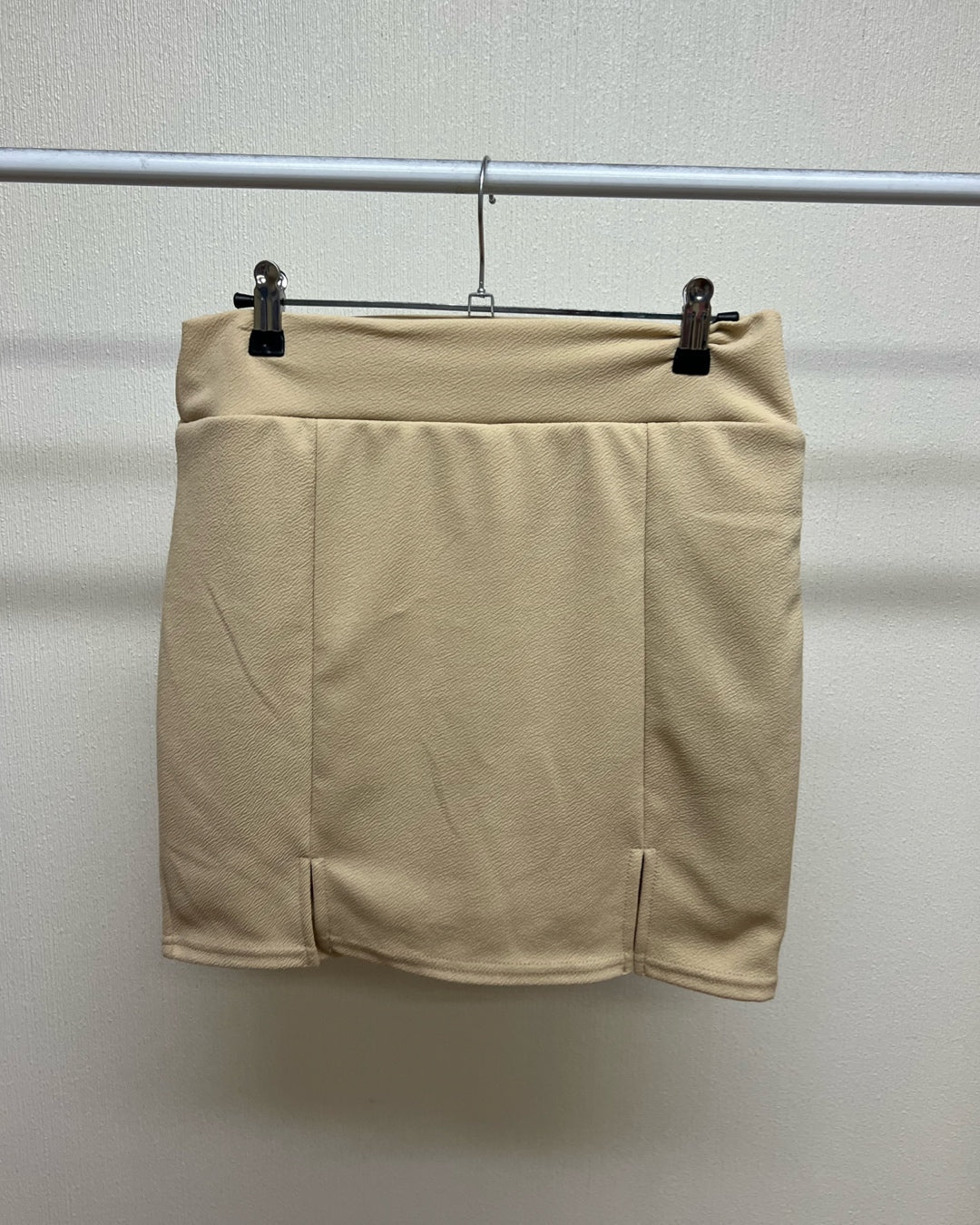 Falda CON short beige