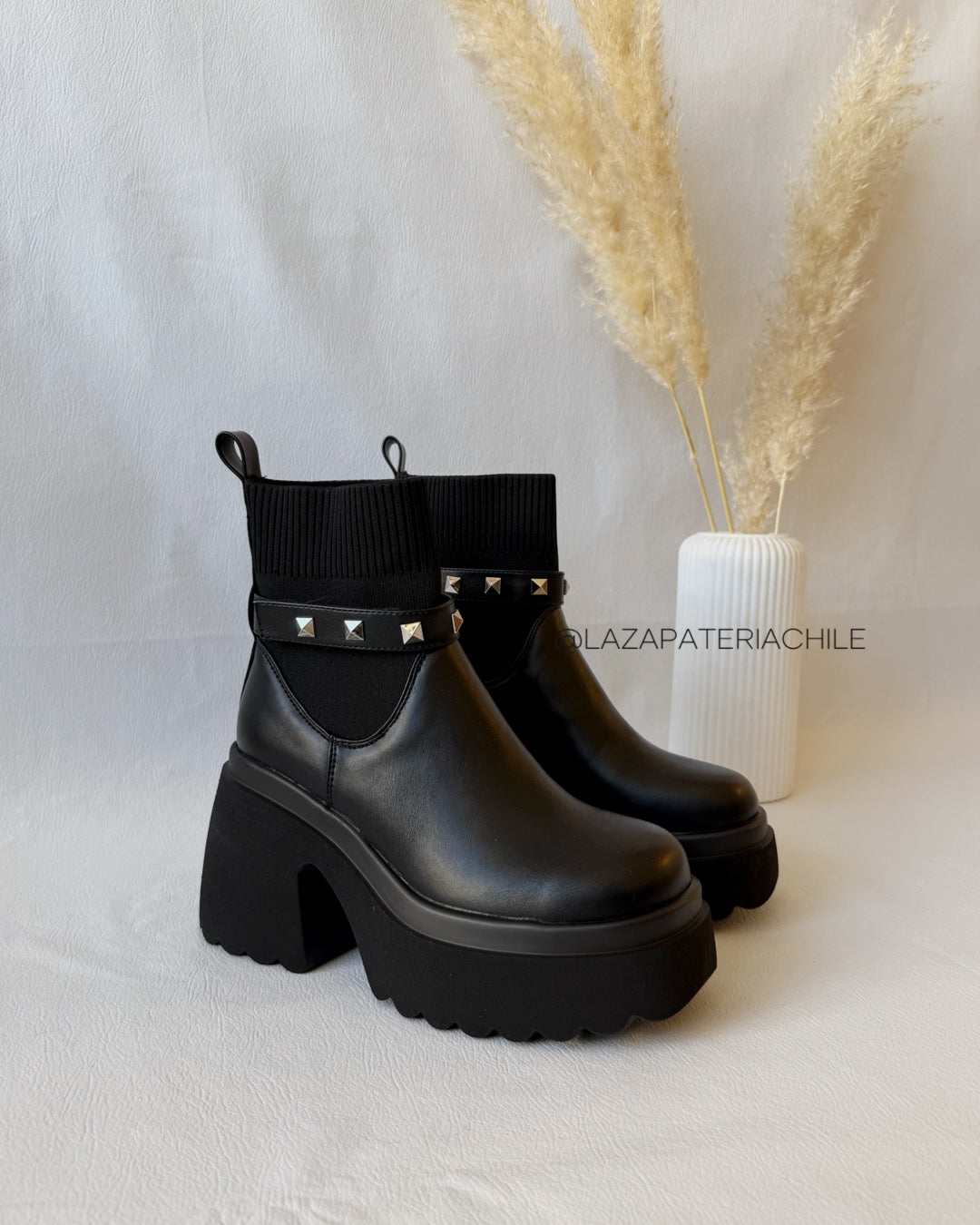 Botin 2 en 1 correa tachas
