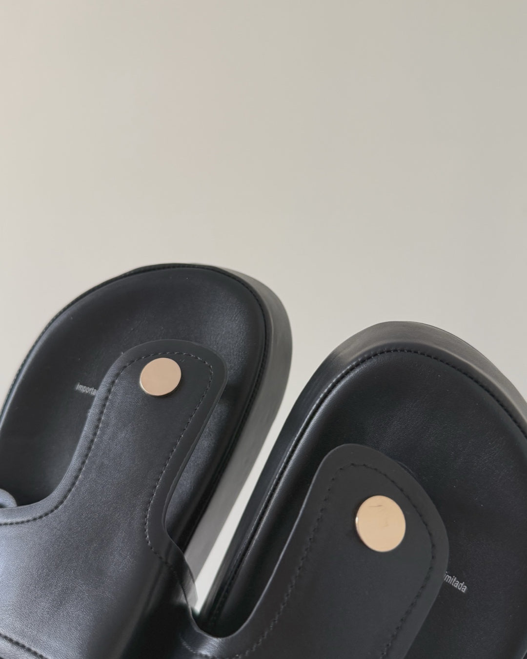 Sandalia Olivia black+ tobillera conchitas GRATIS🎁