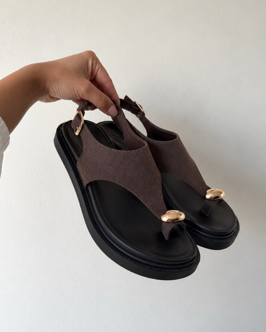 Sandalia argolla gamuza brown