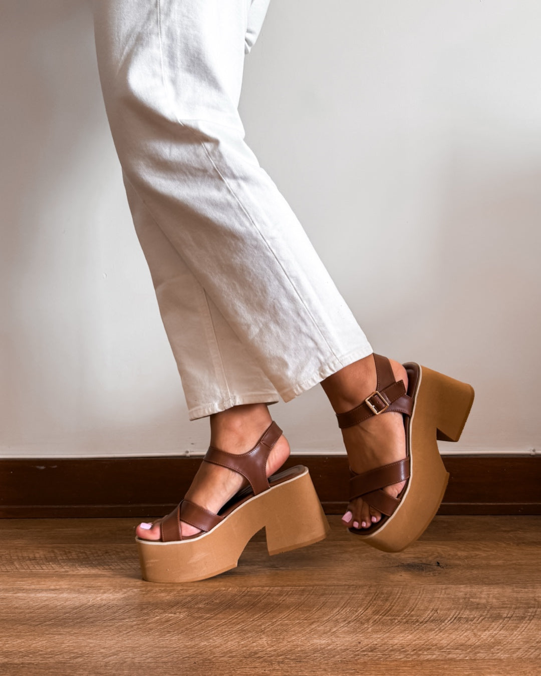 Sandalia mica brown