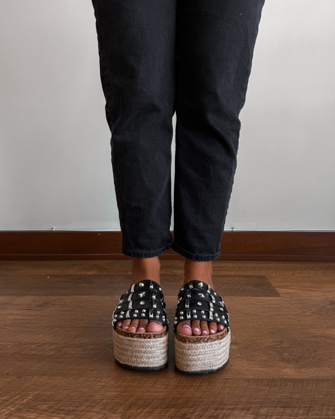 Sandalia tachas negro