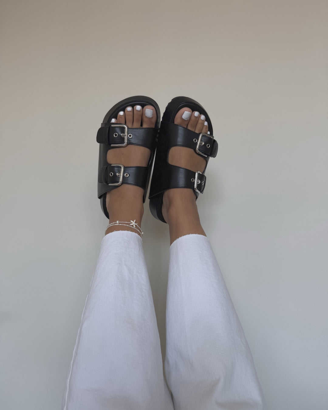Sandalia Valeria black+ tobillera conchitas GRATIS🎁