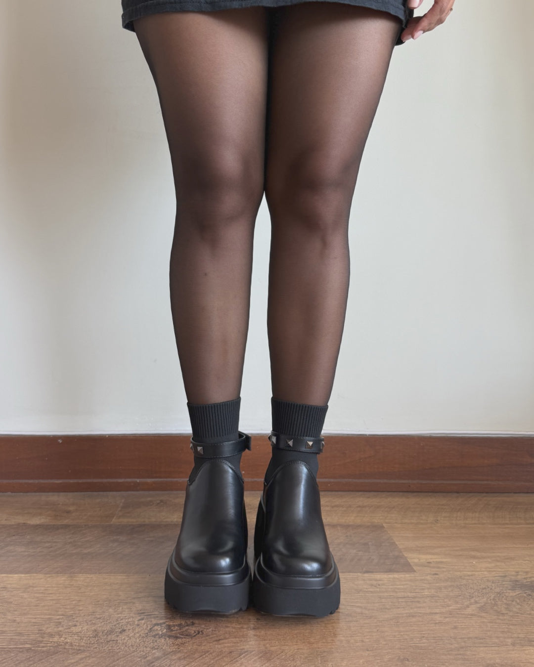 Botin 2 en 1 correa tachas