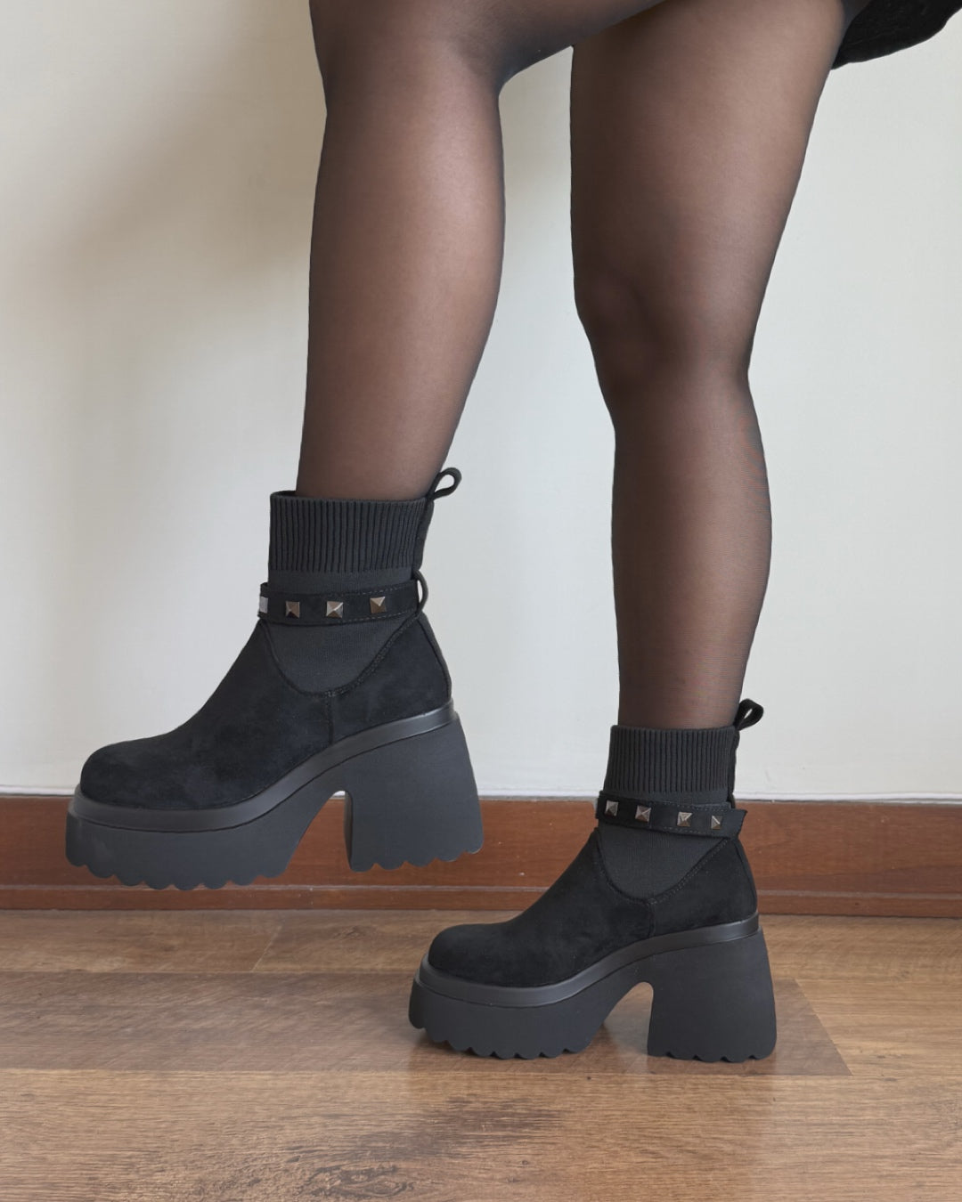 Botin 2 en 1 correa tachas