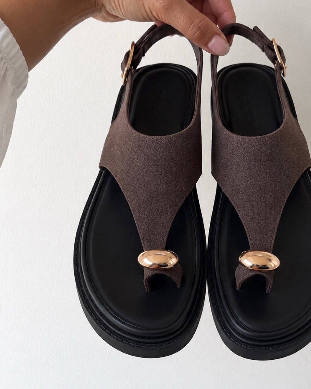 Sandalia argolla gamuza brown