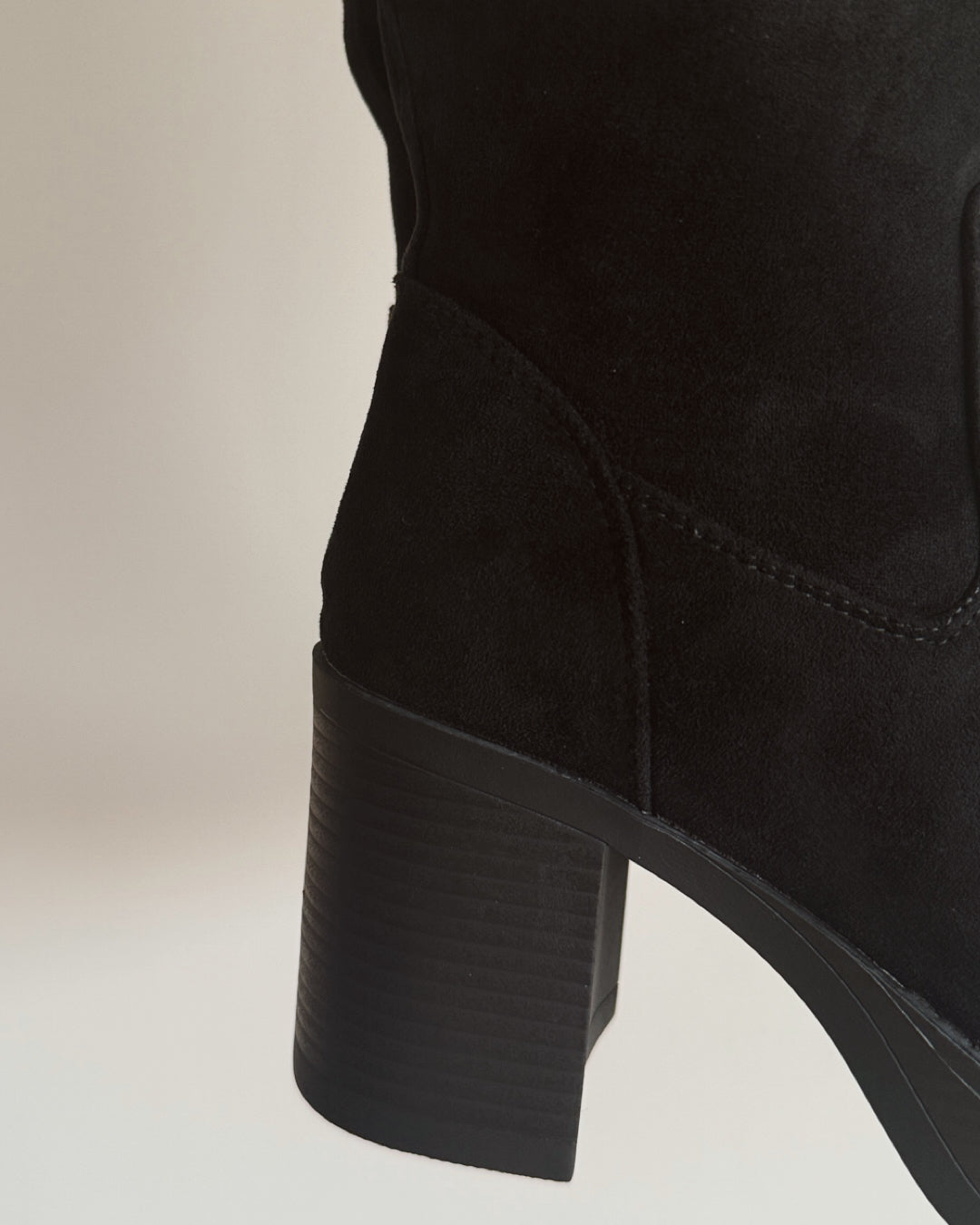 Bota gamuza black