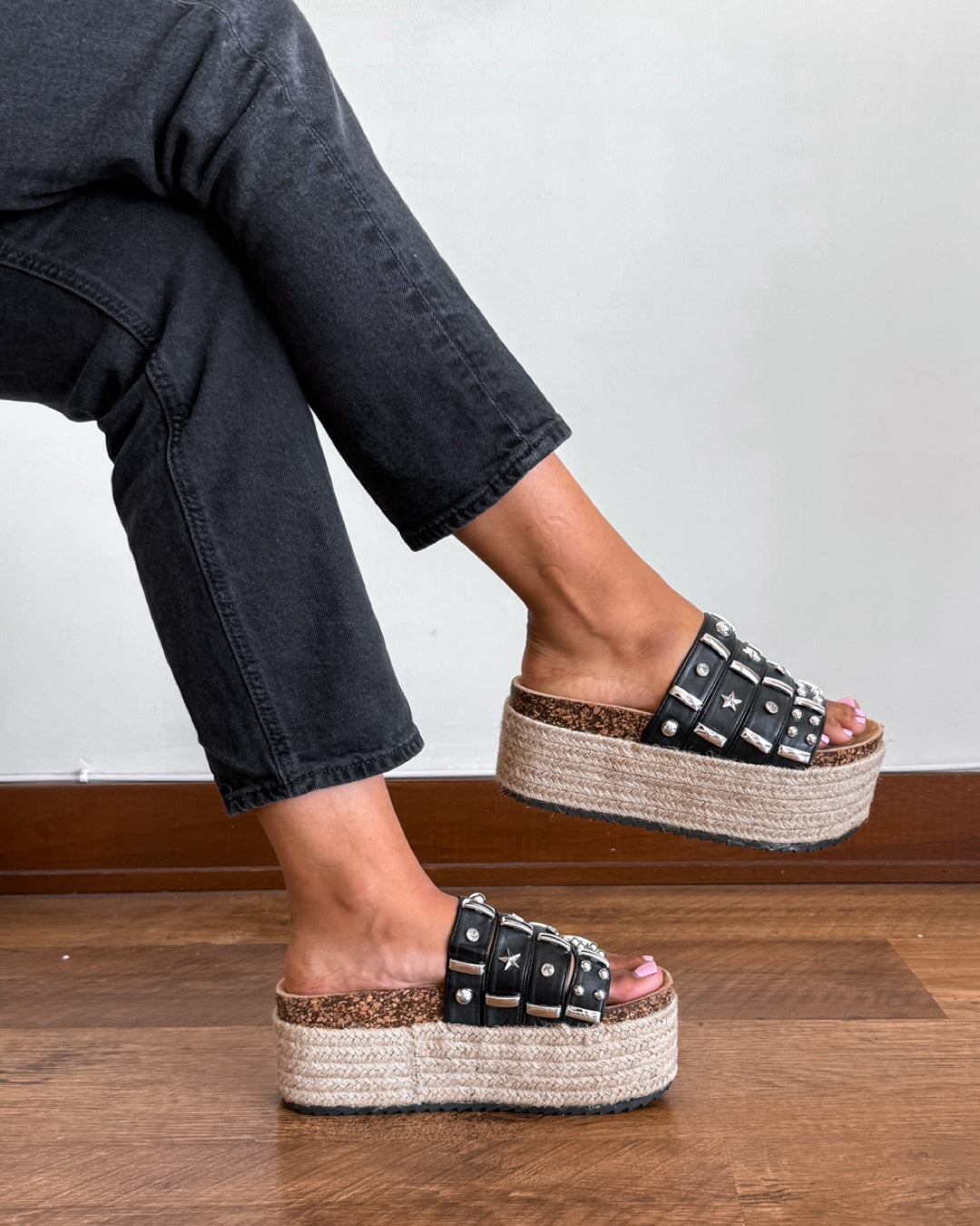 Sandalia tachas negro