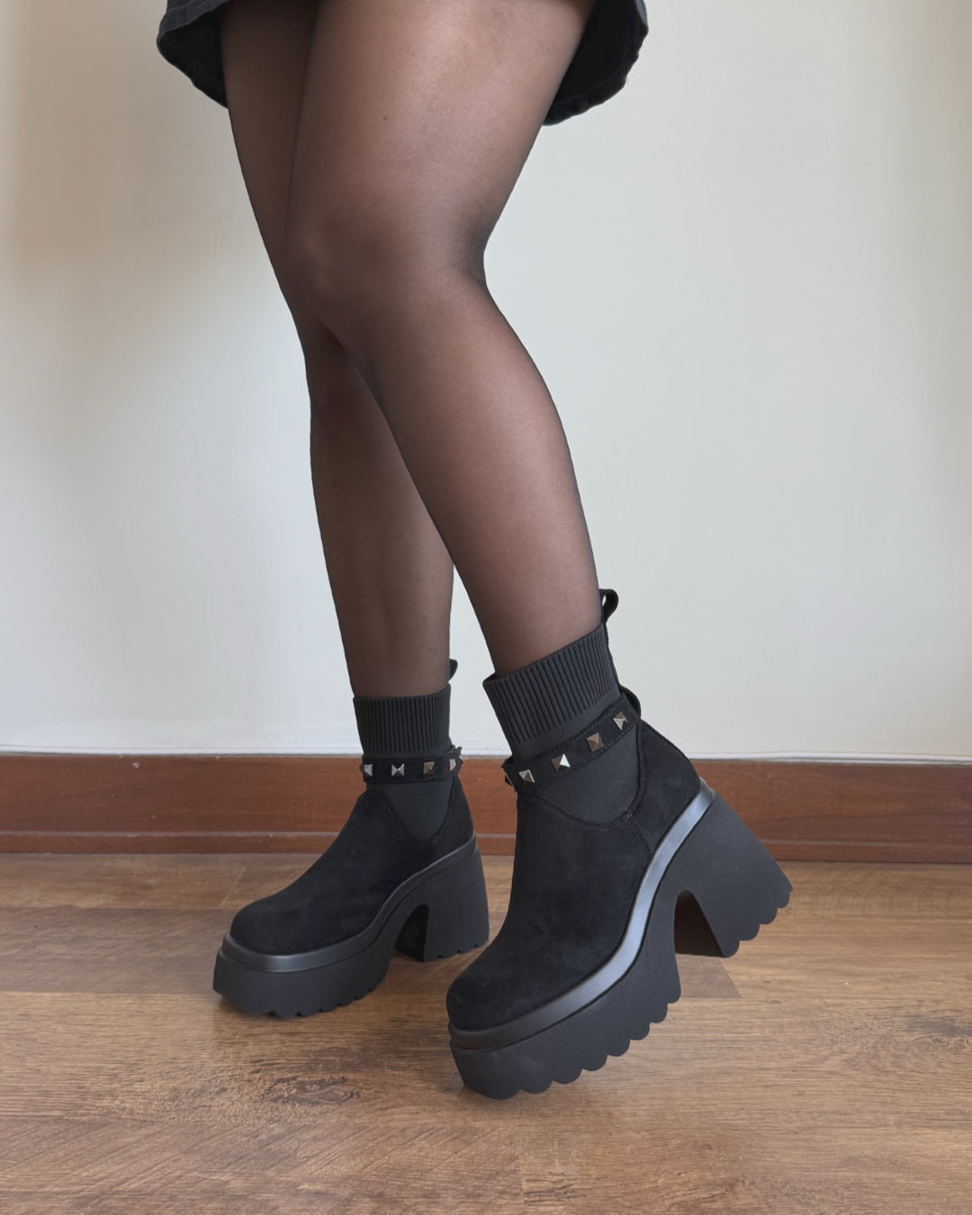 Botin 2 en 1 correa tachas