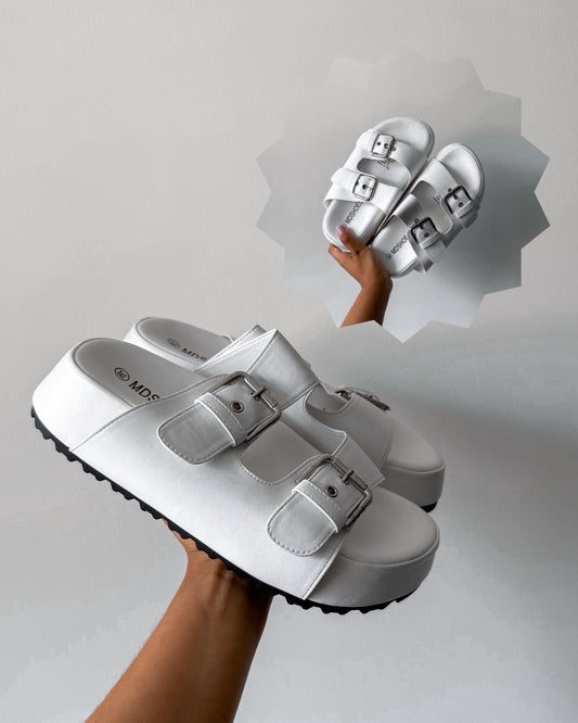 Sandalia Valeria white+ tobillera conchitas GRATIS🎁