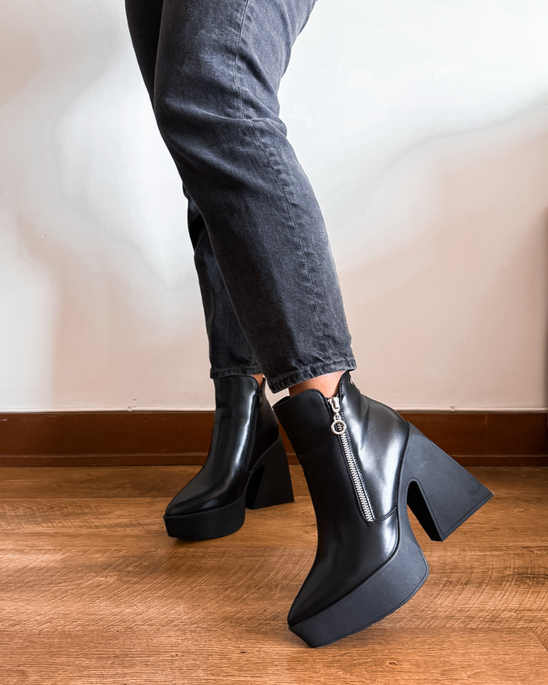 Botin alicia cierre negro