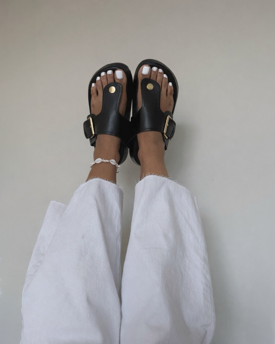 Sandalia Olivia black+ tobillera conchitas GRATIS🎁