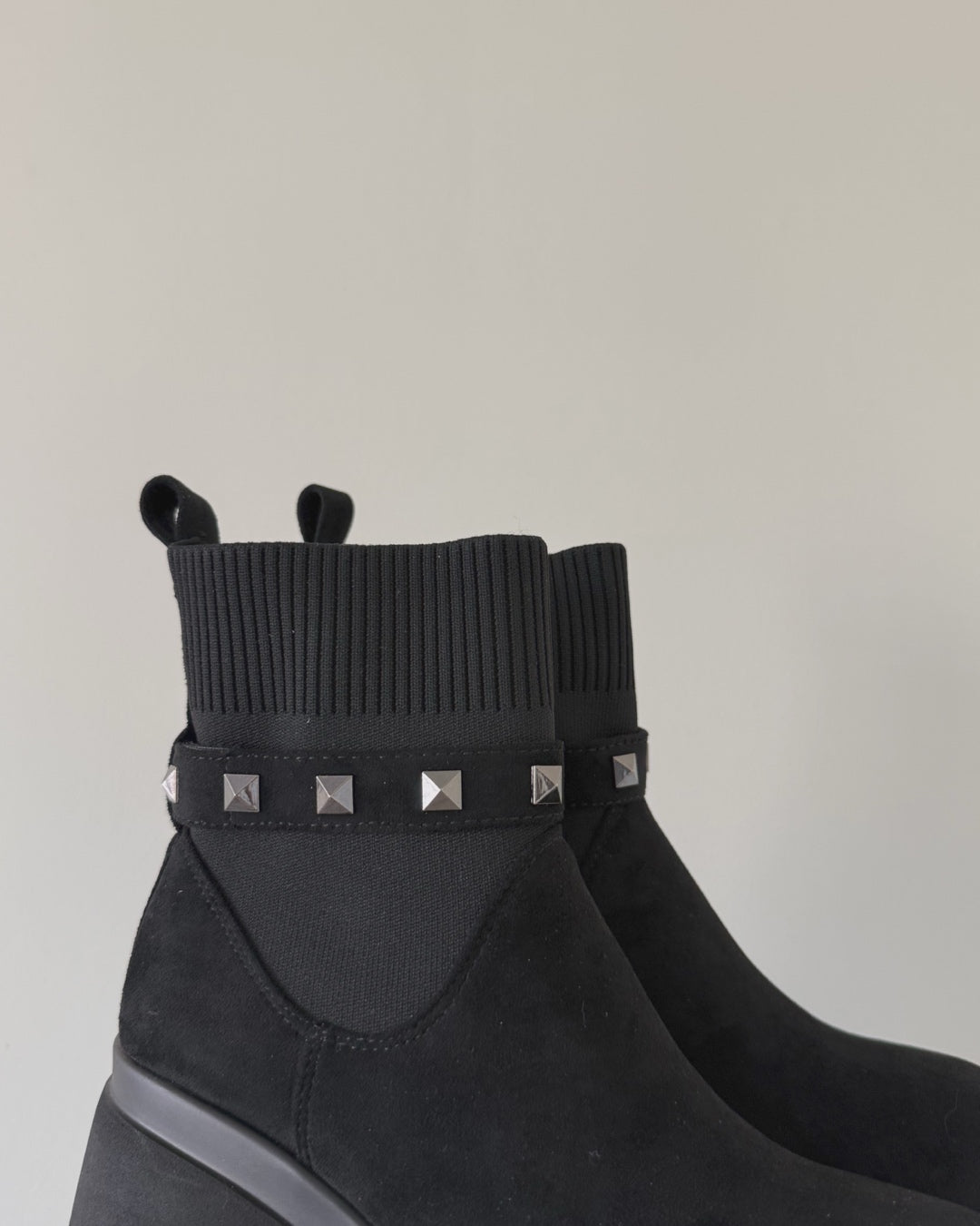 Botin 2 en 1 correa tachas