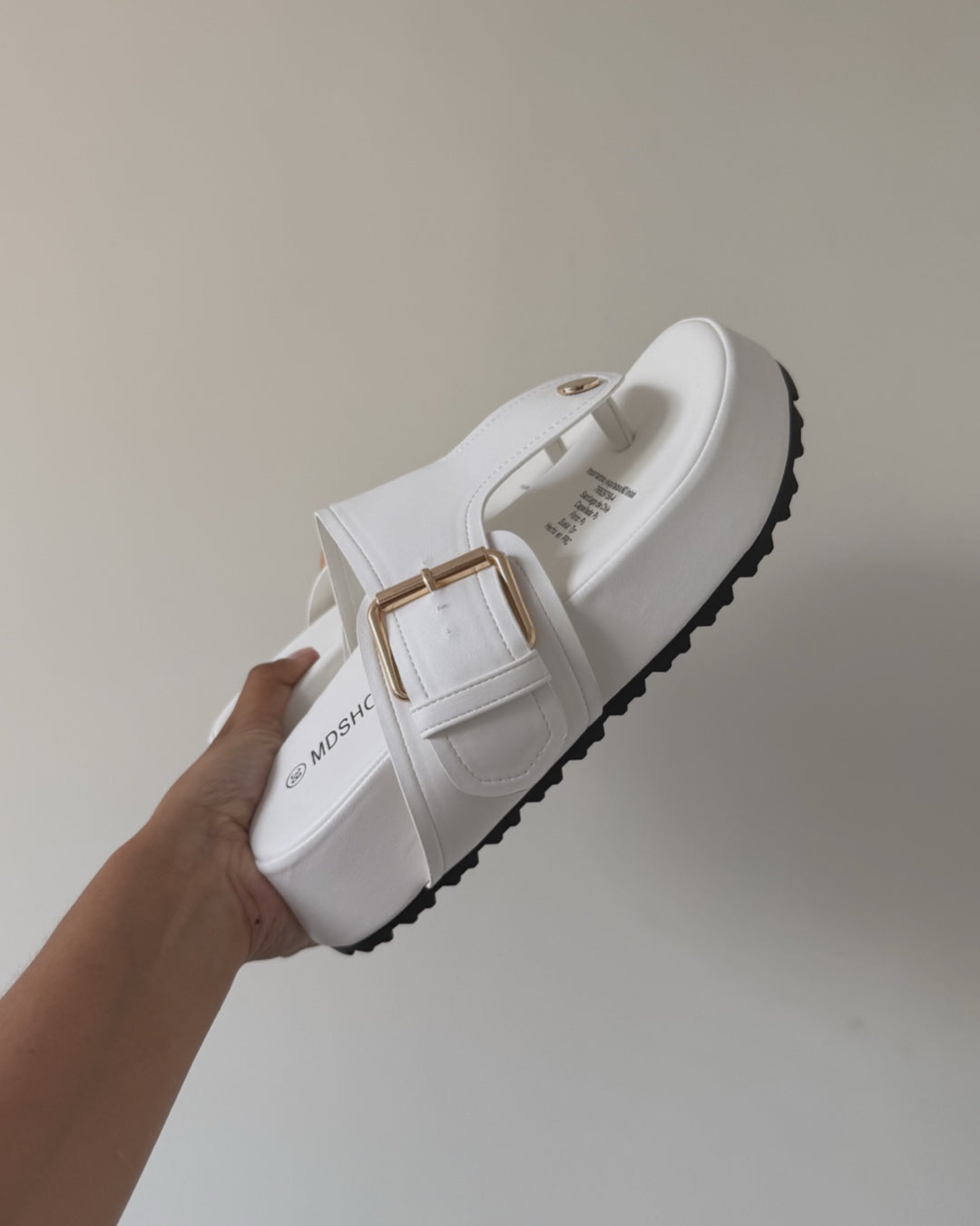 Sandalia Olivia white + tobillera conchitas GRATIS🎁