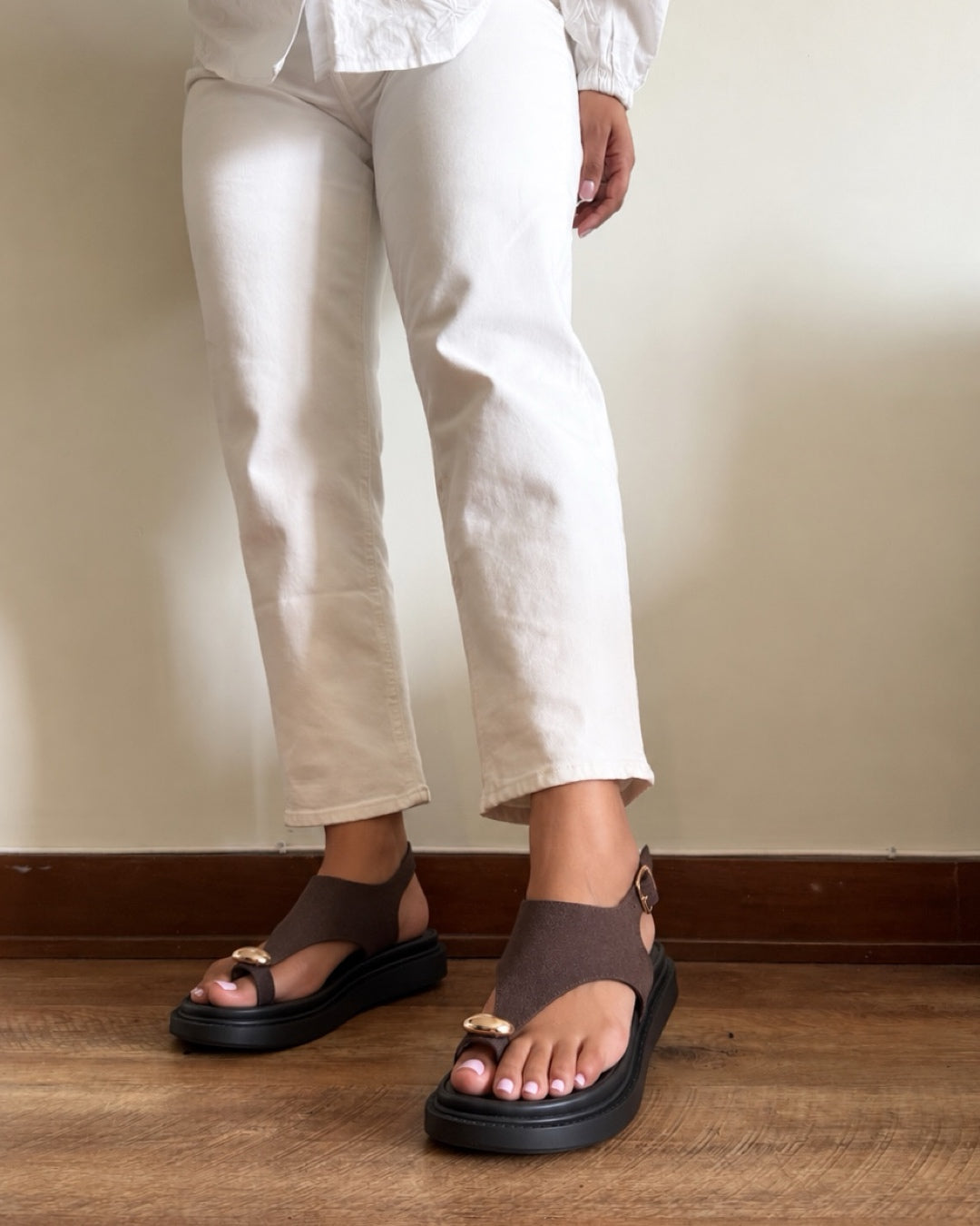 Sandalia argolla gamuza brown