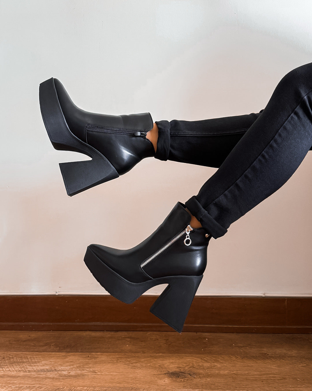 Botin alicia cierre negro