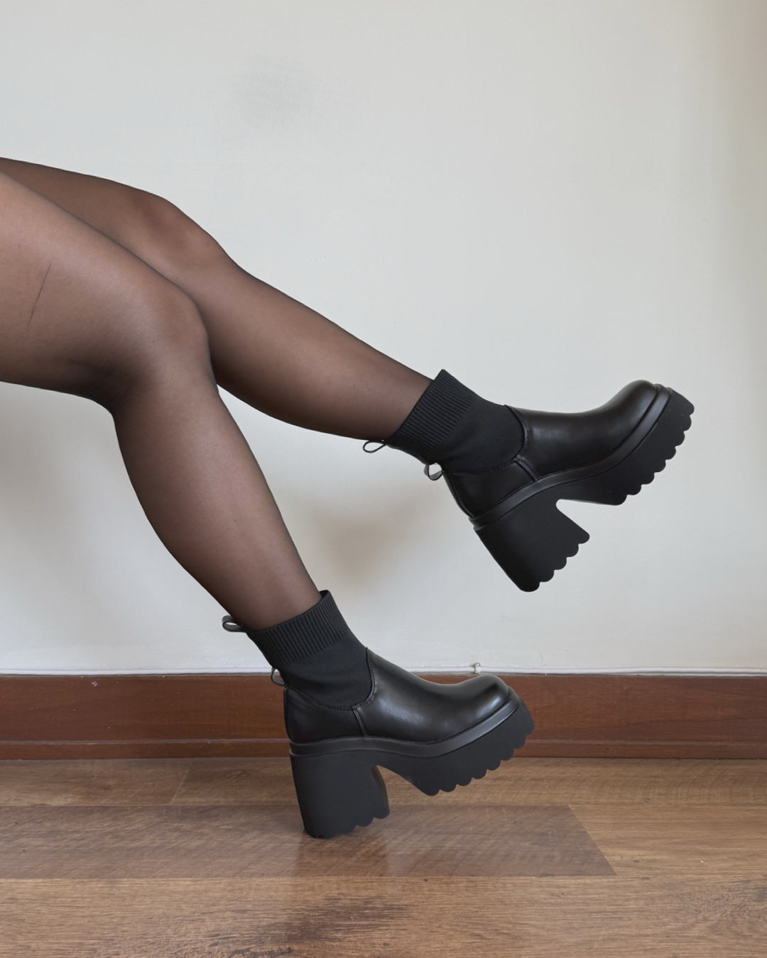 Botin 2 en 1 correa tachas