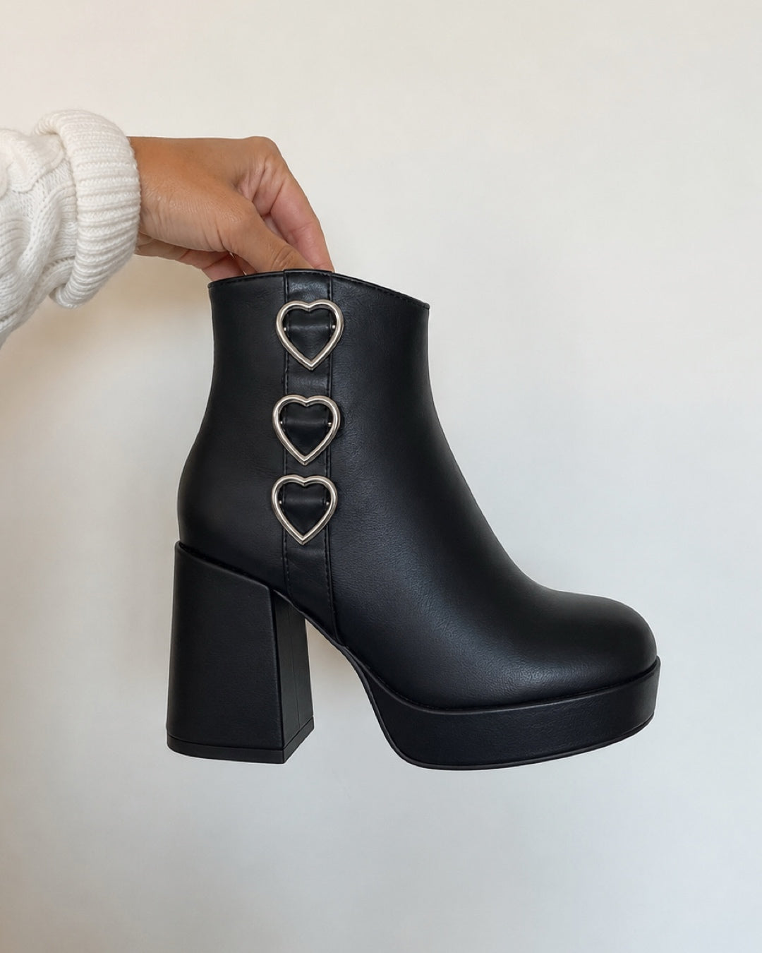 Botin corazones black