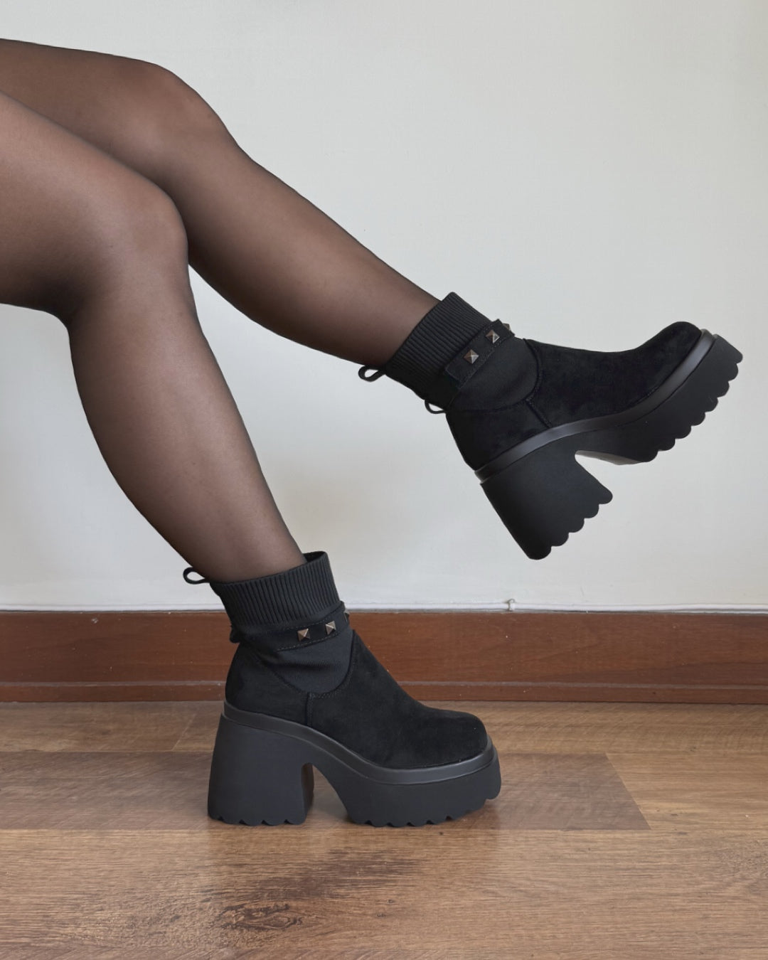 Botin 2 en 1 correa tachas