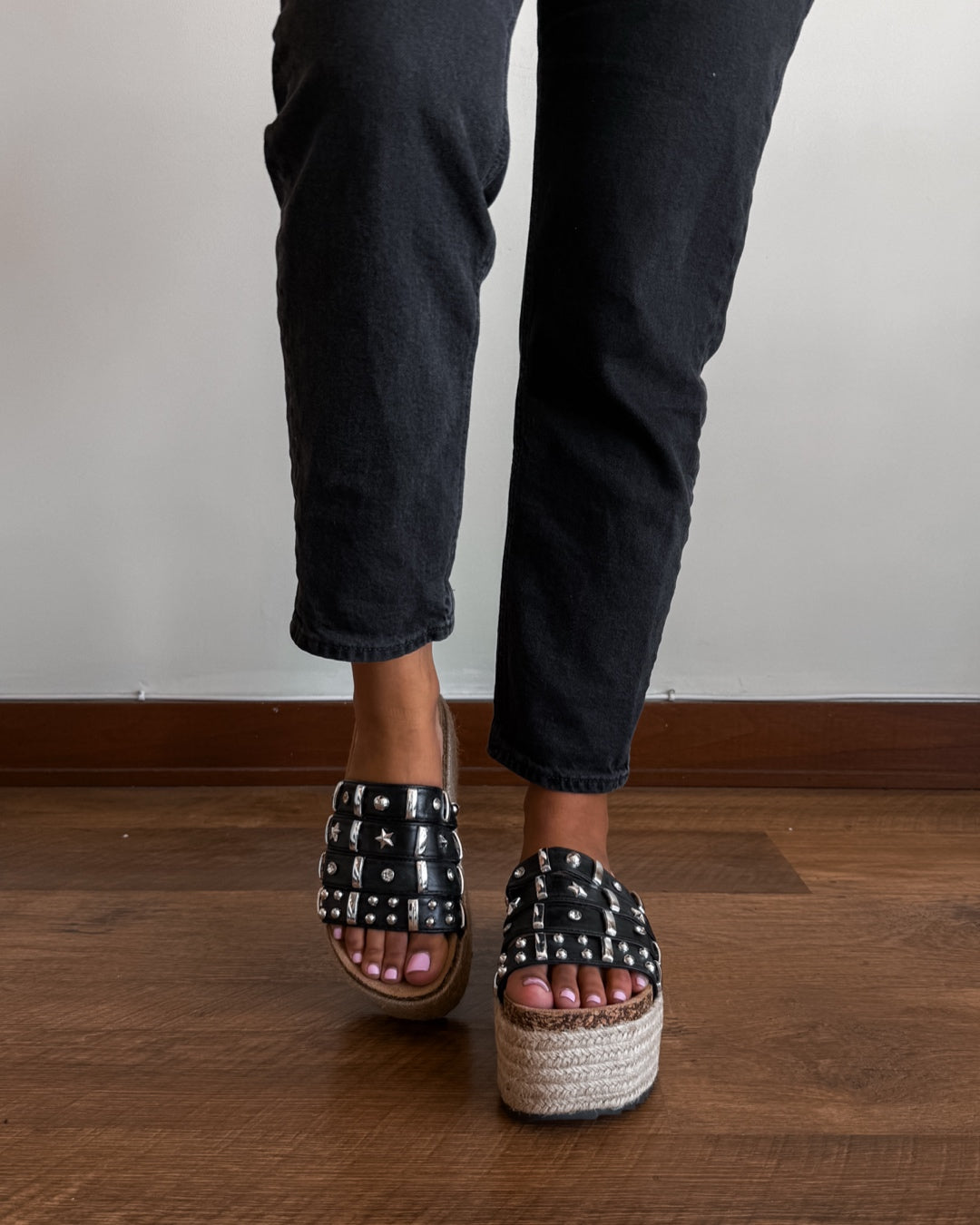 Sandalia tachas negro