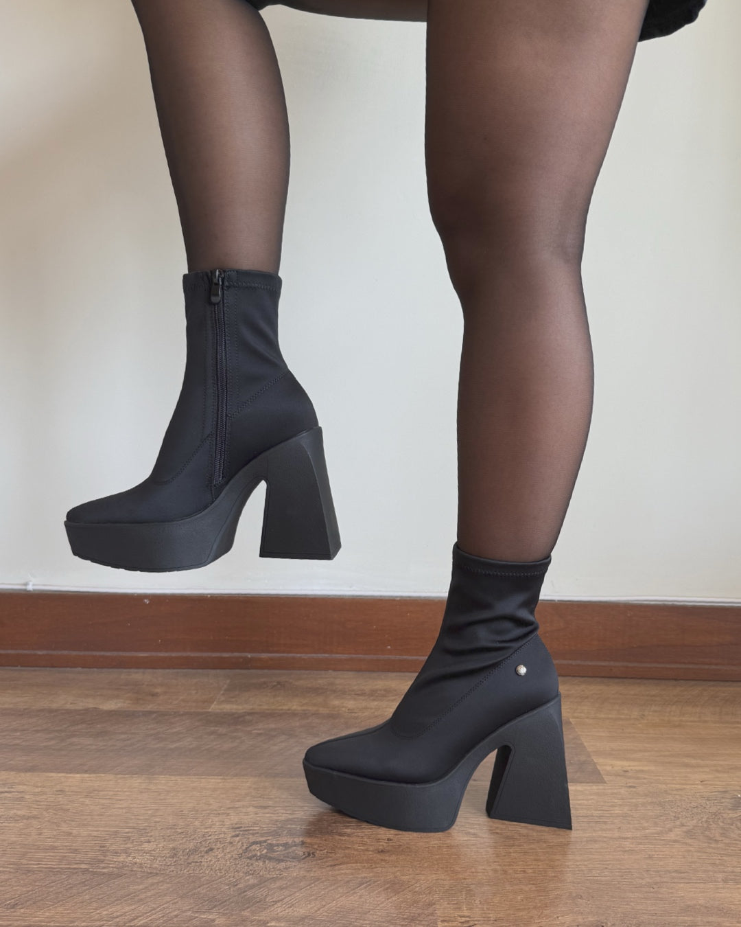 Botin alicia satin opaco negro