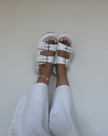 Sandalia Valeria white+ tobillera conchitas GRATIS🎁