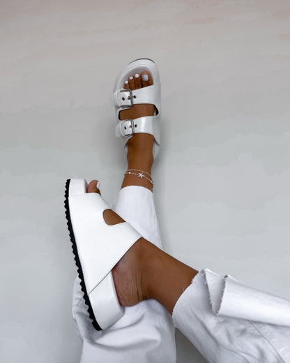 Sandalia Valeria white+ tobillera conchitas GRATIS🎁