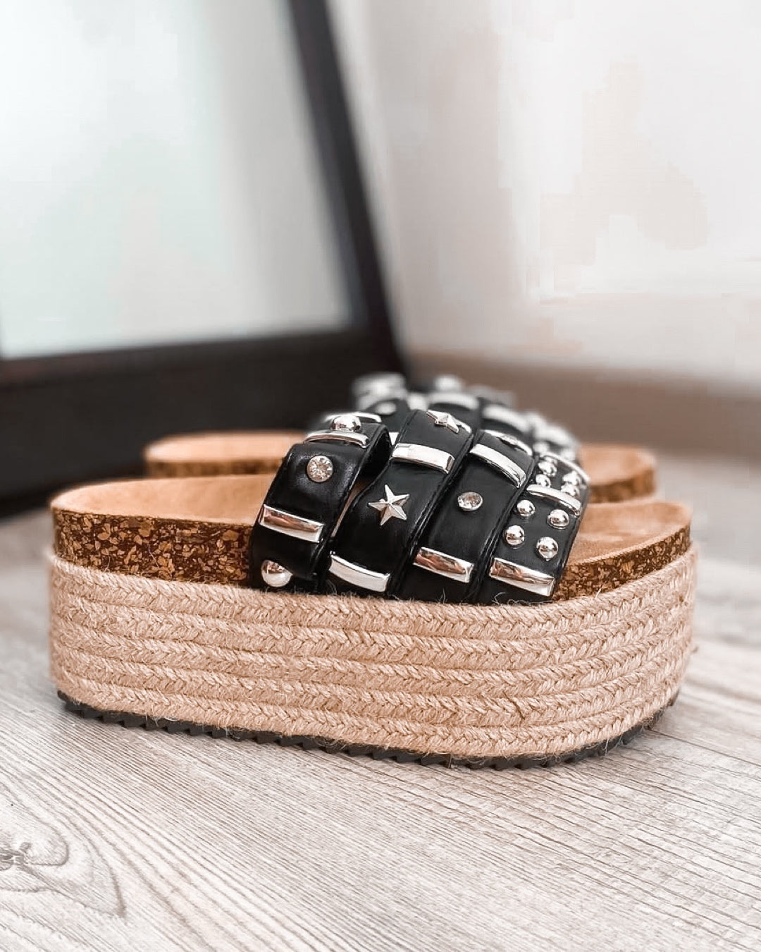 Sandalia tachas negro