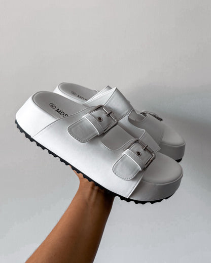Sandalia Valeria white+ tobillera conchitas GRATIS🎁