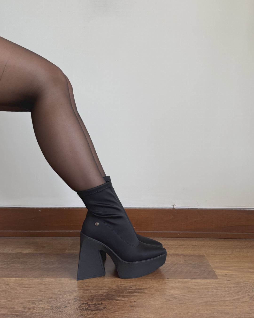 Botin alicia satin opaco negro