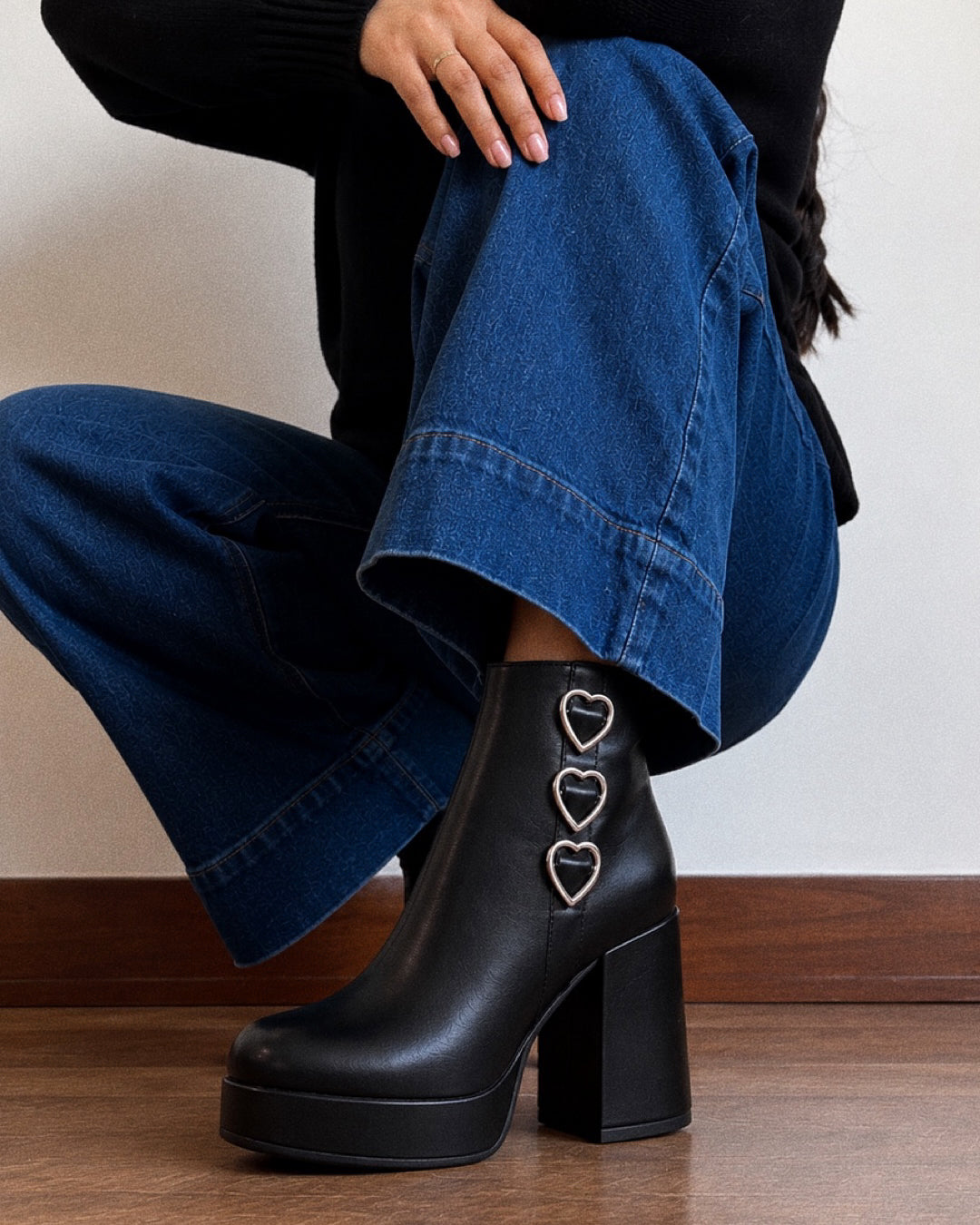 Botin corazones black