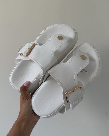 Sandalia Olivia white + tobillera conchitas GRATIS🎁