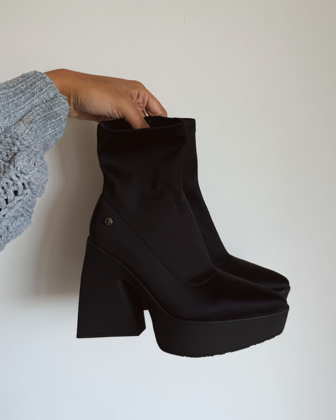 Botin alicia satin opaco negro