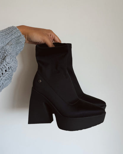 Botin alicia satin opaco negro