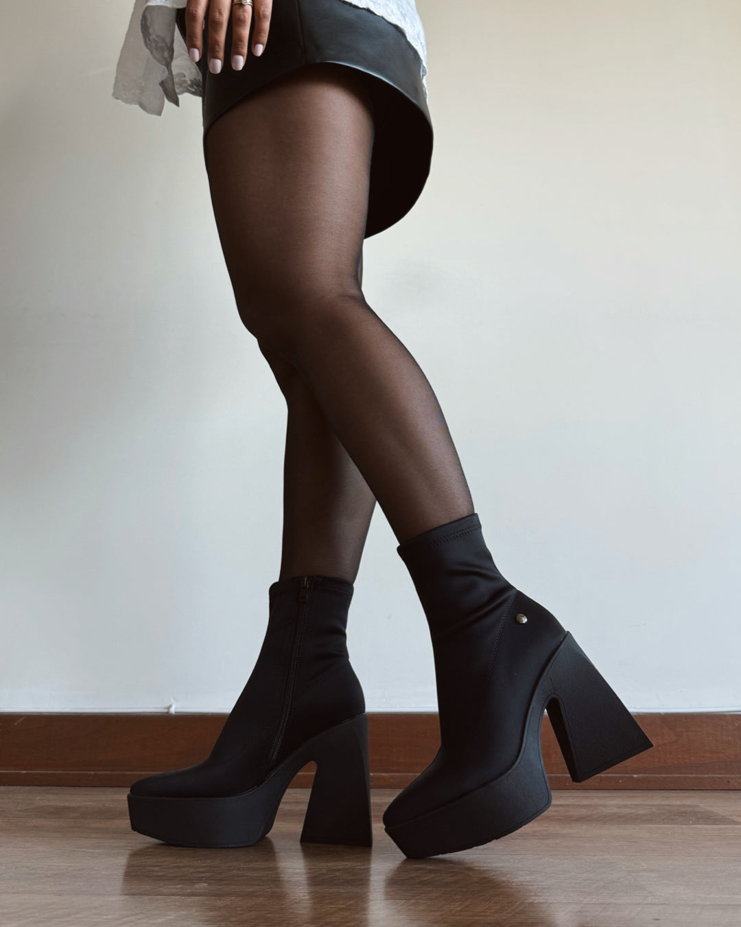 Botin alicia satin opaco negro
