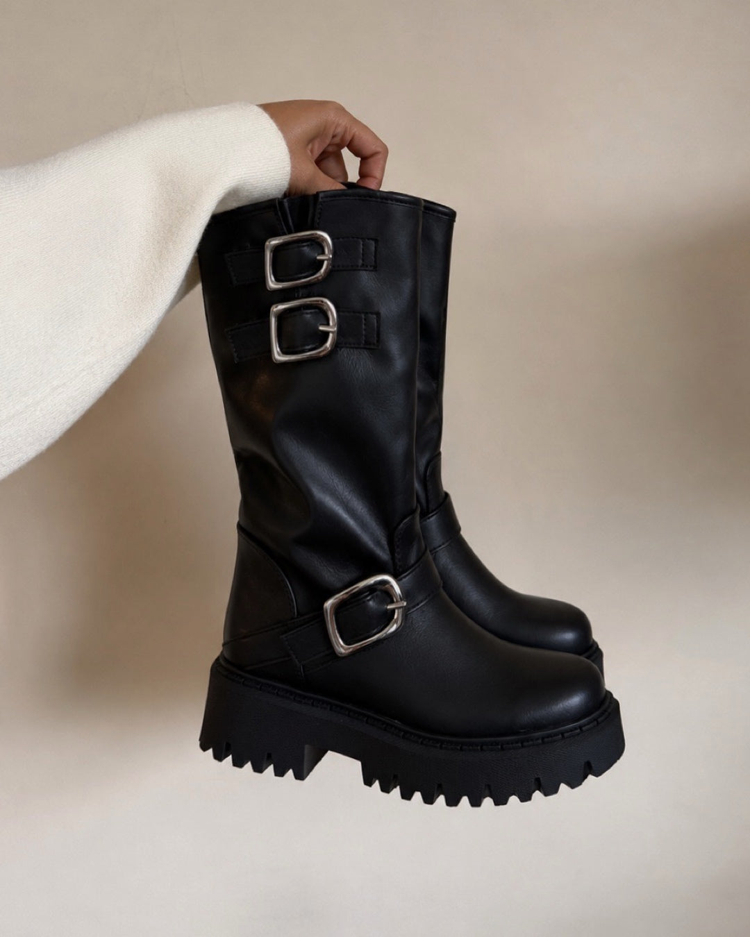 Bota biker hebilla